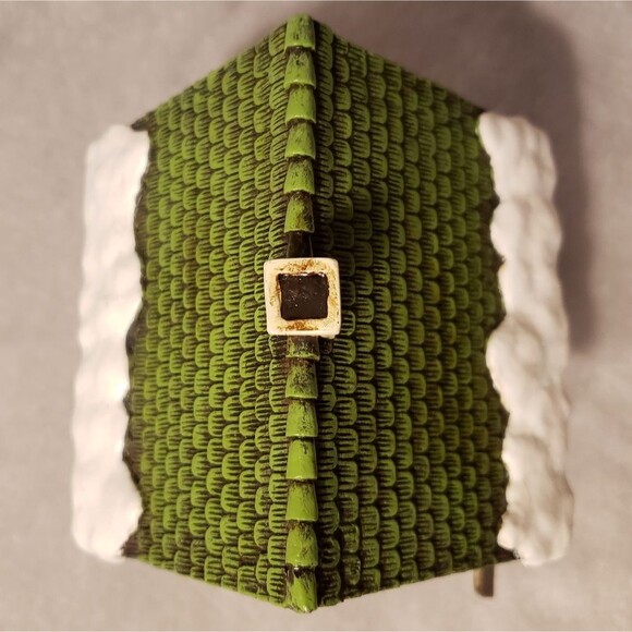 Berta Hummel "Cup of Cheer Cafe" 2003 Hawthorne Village Series - Picture 6 of 11